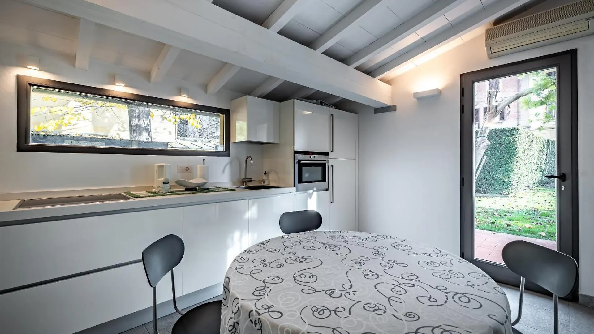 Yid Little Villa With Garden Florencia Apartamento